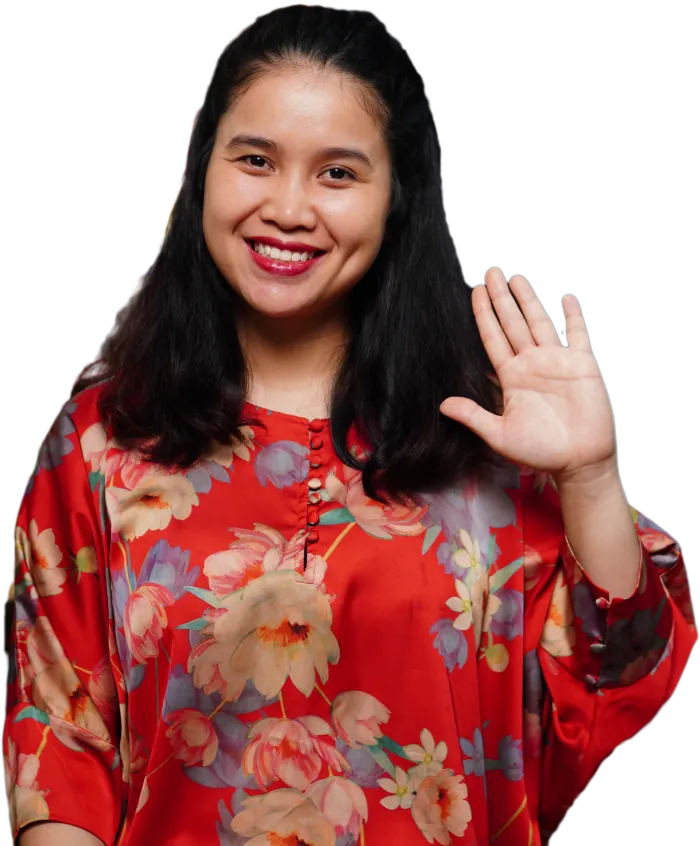 Trần Tú Giang bên giá sách